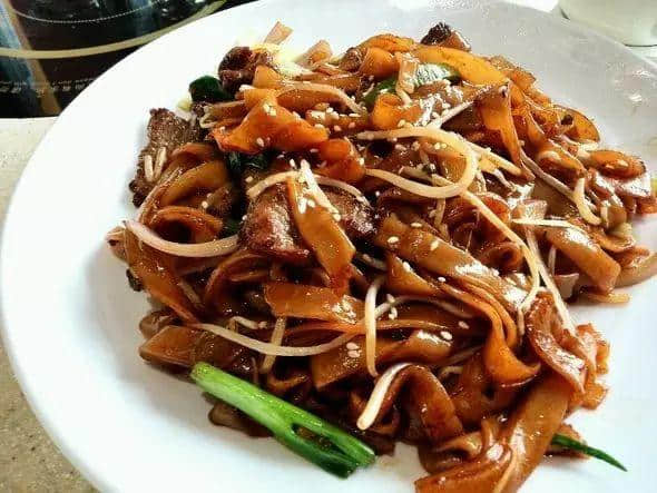 宵夜冇干炒牛河，點(diǎn)對(duì)得住辛苦嘅今日！