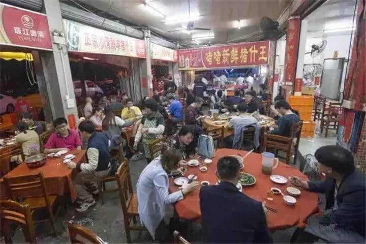宵夜冇干炒牛河，點(diǎn)對(duì)得住辛苦嘅今日！