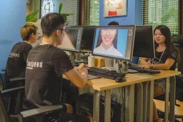 一百幾年前，廣東人去照相館影相要使幾錢？