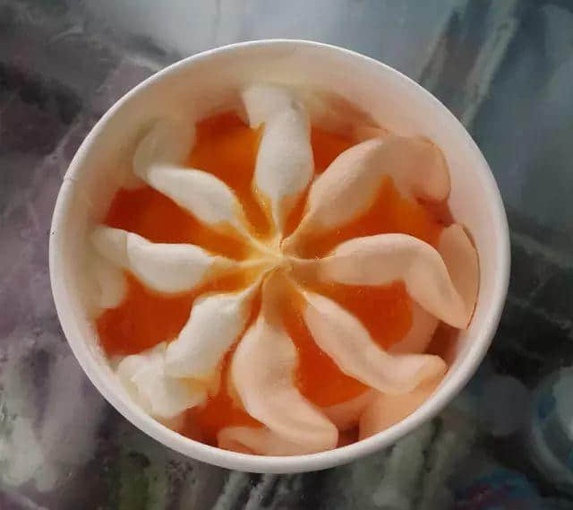 打開(kāi)士多雪柜，你第一個(gè)攞起嘅雪糕系咩？