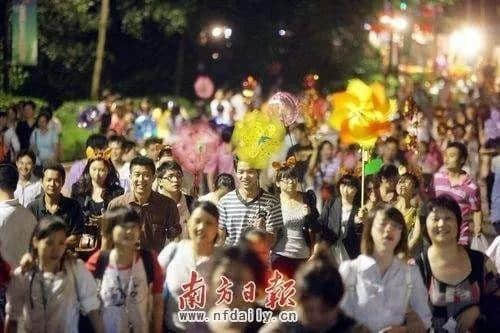 幾萬人夜麻麻上山，究竟為乜？