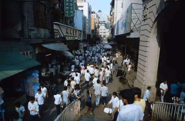 70后80后，你哋應(yīng)該點(diǎn)同00后介紹自己長(zhǎng)大嘅廣州？