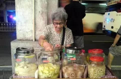 舌尖上的童年：80、90最愛嘅十大零食