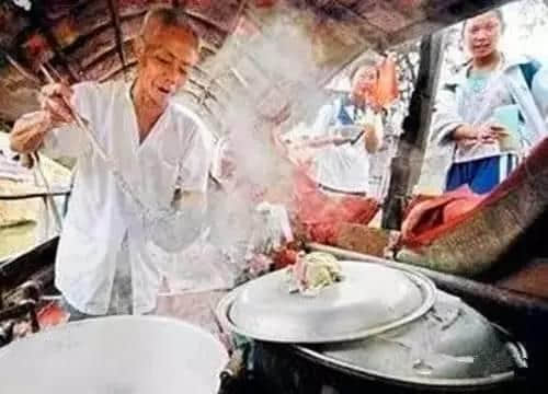 昔日艇仔粥:西關(guān)少爺嘅創(chuàng)業(yè)逆襲 昔日艇仔粥:西關(guān)少爺嘅創(chuàng)業(yè)逆襲