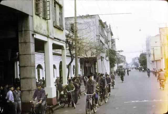 1972年嘅廣州校園生活，當(dāng)時(shí)啲學(xué)生哥能文能武！