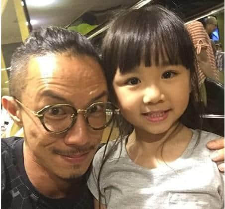 三歲出道，五歲同影帝演戲，八歲見過你所有男神，呢個(gè)就系佢哋嘅童年！
