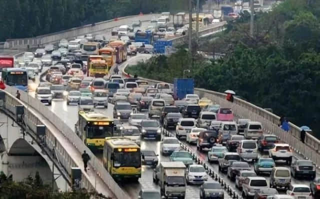 廣州，雨中，一堵車路段?/ 圖自網絡