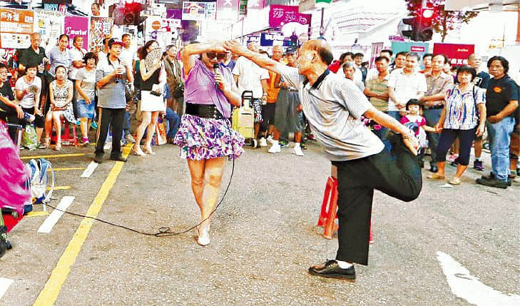 在香港，有條萬人朝圣的街即將被“殺”