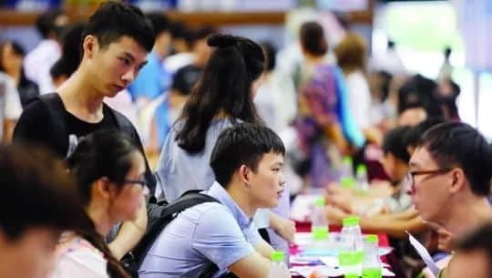 @廣州職場(chǎng)菜鳥：畢業(yè)一年，你換了多少份工作？