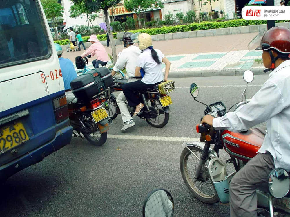 一輛摩托車，折疊了三個時代的廣州