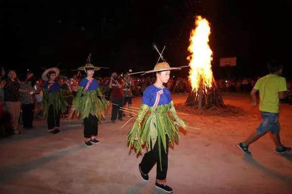 廣東人，你們的中秋，現(xiàn)在只剩下月餅和放假了嗎？