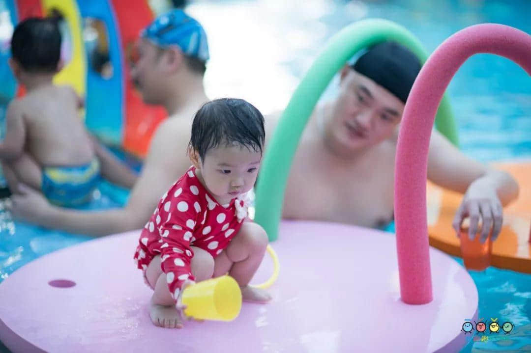 吐泡泡天河店周年慶典“圣誕歡樂頌 親子水上趴”引爆廣州親子游泳圈