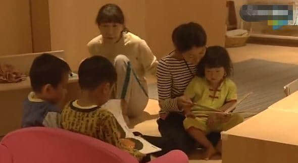 凌晨2點才關(guān)門的幼兒園讓人心酸：抱起磚就沒法抱你，放下磚就沒法養(yǎng)你 | 夜讀