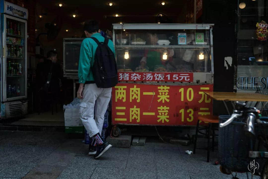 月薪五六百，蝸居棠下村