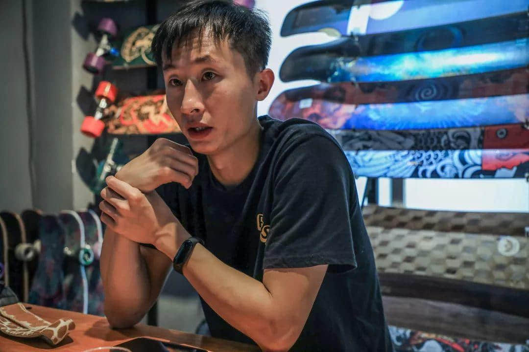 這是你在廣州能找到的唯一一間長板實體店 這是你在廣州能找到的唯一一間長板實體店