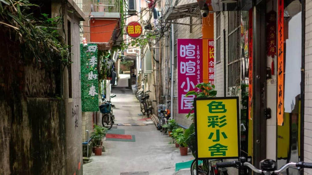 你在天河的市中心紙醉金迷，我在北亭的宵夜攤爛醉如泥