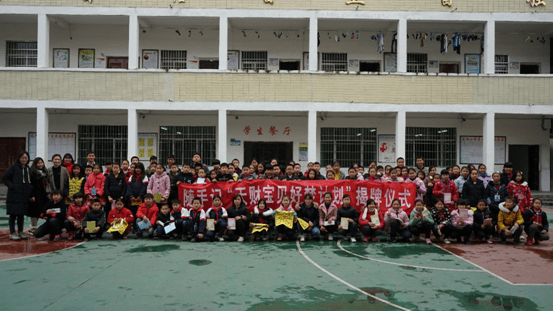 圖片包含 建筑物, 人員, 戶外

描述已自動(dòng)生成
