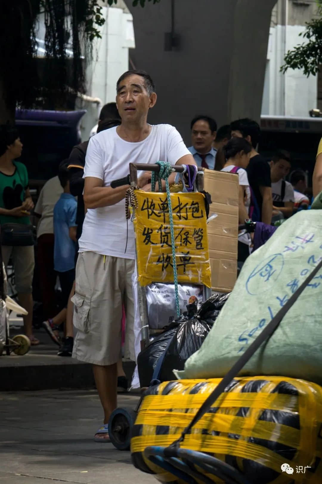 廣州拉貨工:“賣力”維生的時(shí)代邊緣人 廣州拉貨工:“賣力”維生的時(shí)代邊緣人