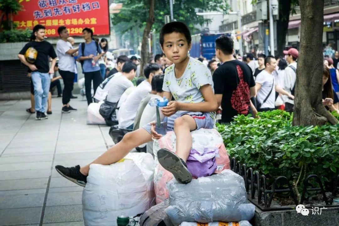 廣州拉貨工:“賣力”維生的時(shí)代邊緣人 廣州拉貨工:“賣力”維生的時(shí)代邊緣人