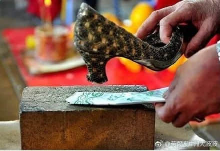 想搞掂特朗普，必須求助天橋底嘅神秘組織？