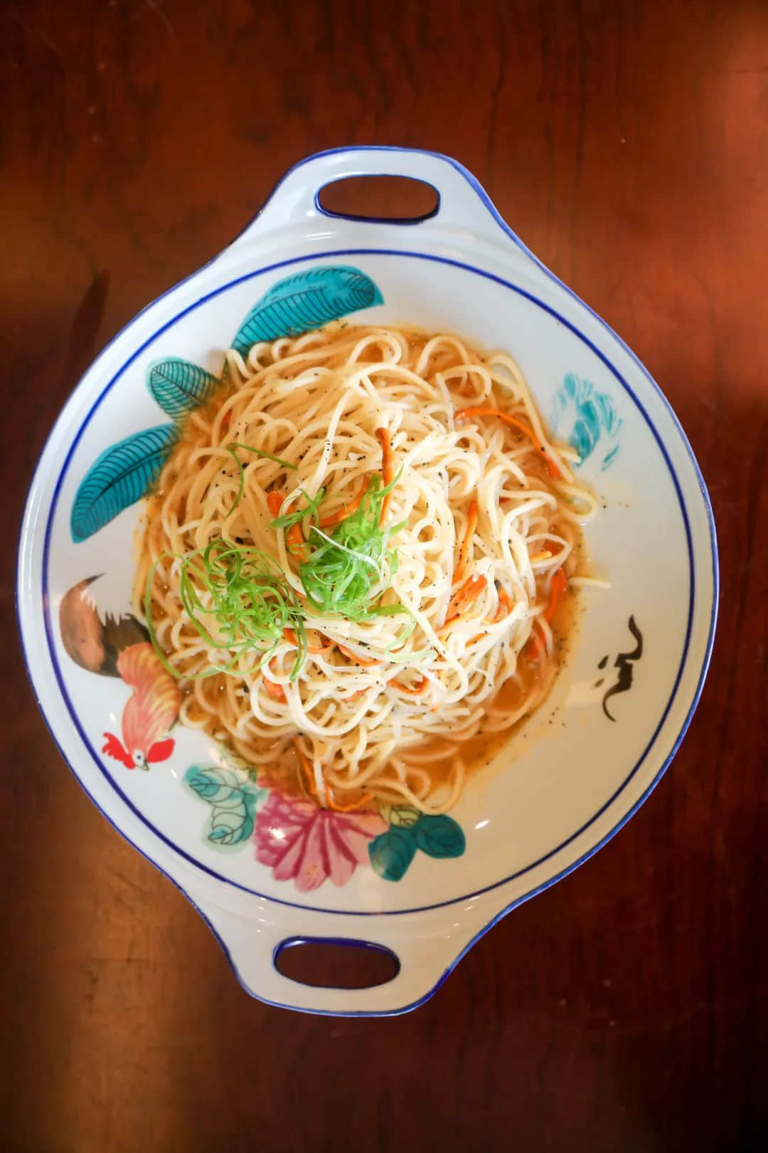 廣東人的餐桌禮儀：不僅要尊重人，也要尊重食物