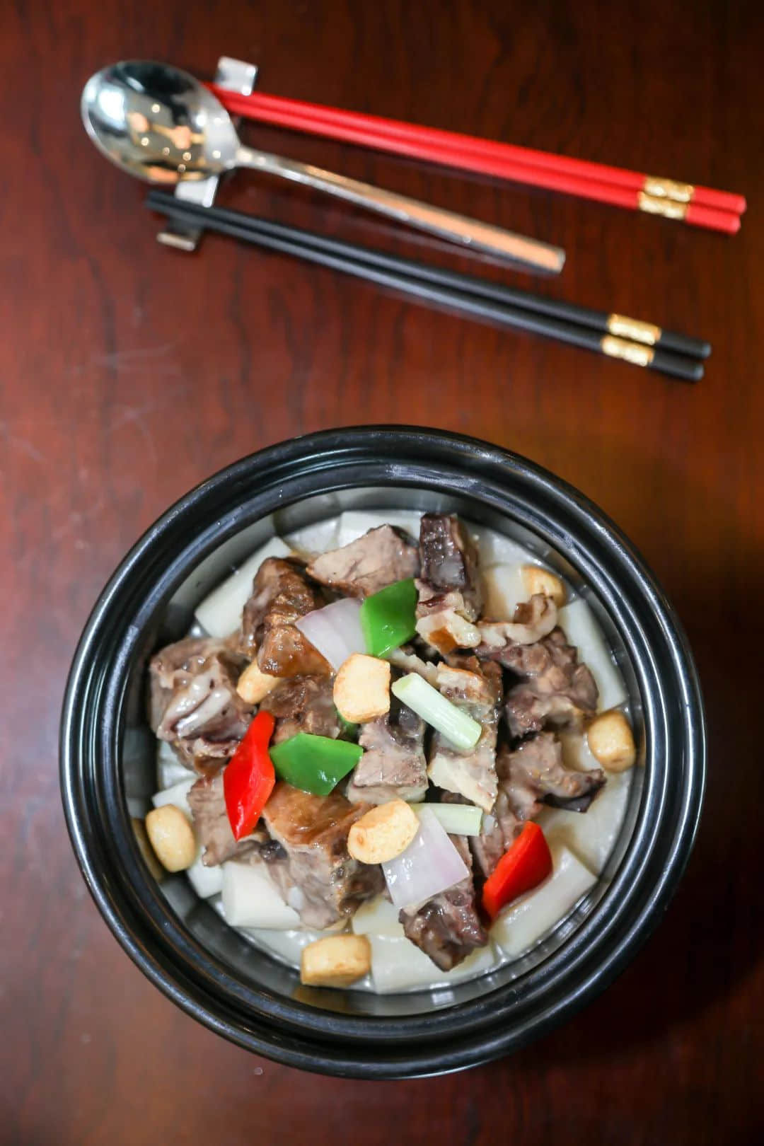 廣東人的餐桌禮儀：不僅要尊重人，也要尊重食物