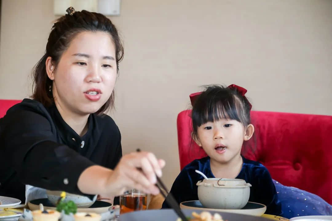 廣東人的餐桌禮儀：不僅要尊重人，也要尊重食物
