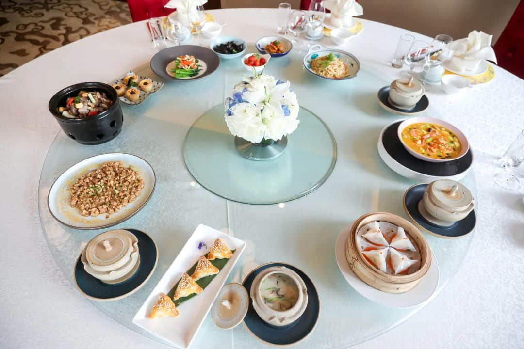 廣東人的餐桌禮儀：不僅要尊重人，也要尊重食物