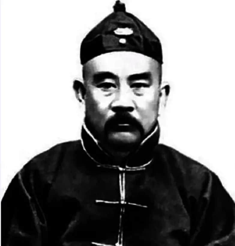 康有為、梁?jiǎn)⒊瑑蓭熗绞窃鯓郁[翻的？