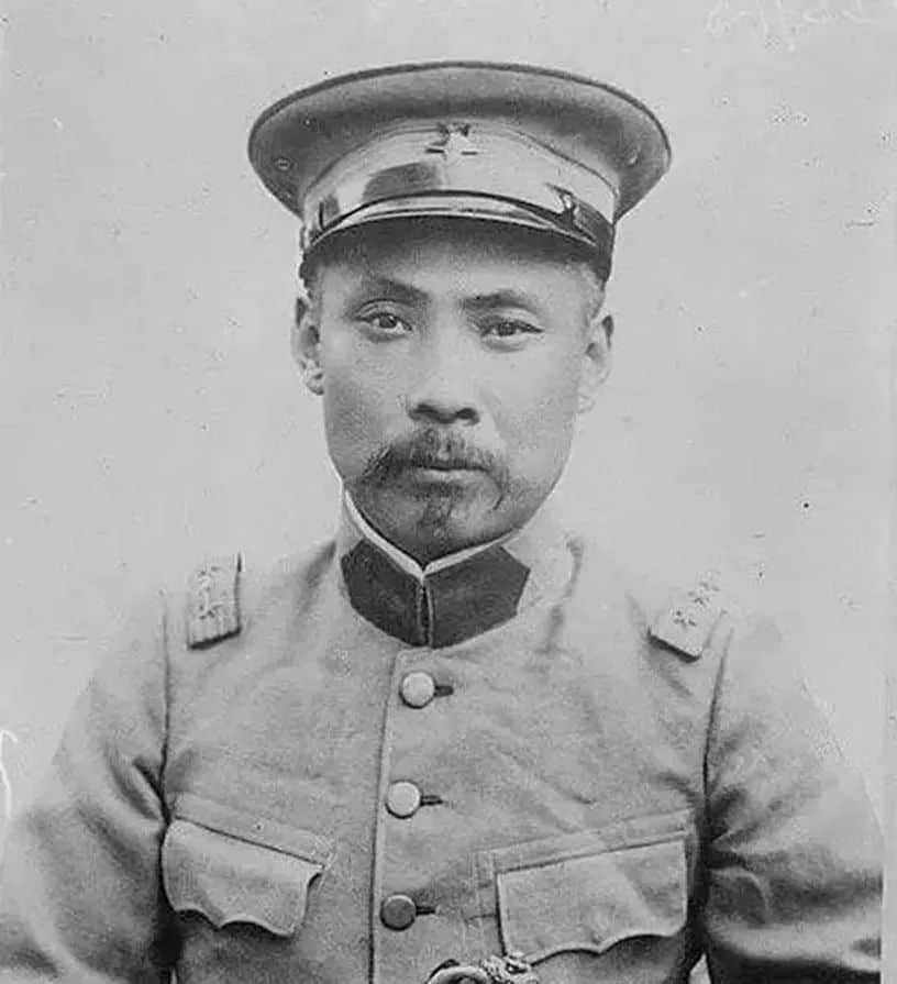 康有為、梁?jiǎn)⒊瑑蓭熗绞窃鯓郁[翻的？