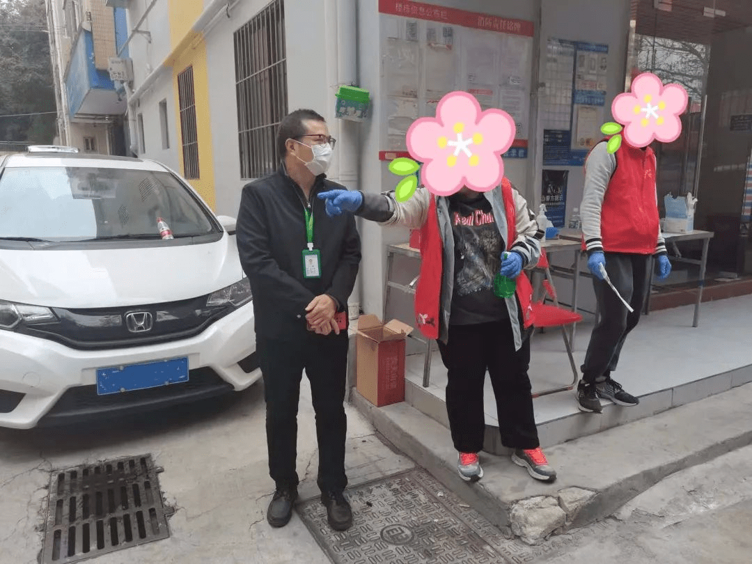 〖深圳遠(yuǎn)東龍崗婦產(chǎn)醫(yī)院院長房木強(qiáng)親臨一線指導(dǎo)核酸采樣工作〗