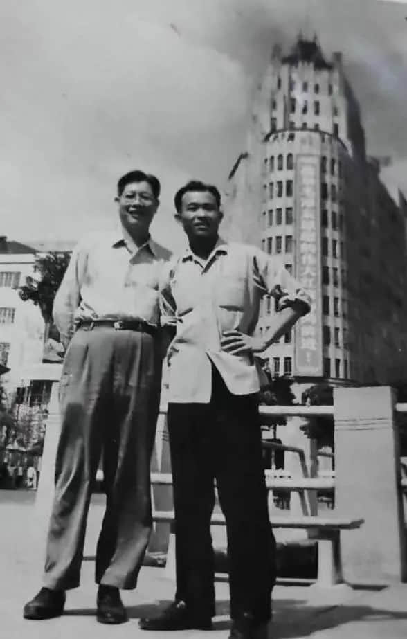 愛群大廈:70載標(biāo)語故事多 || 荔人行 愛群大廈:70載標(biāo)語故事多 || 荔人行