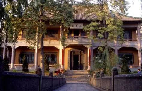 廣雅書院的園林 美得讓人不敢不讀書 || 馮沛祖 廣雅書院的園林 美得讓人不敢不讀書 || 馮沛祖