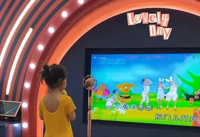 禁止未成年人進(jìn)入KTV，是合理保護(hù)還是矯枉過正？
