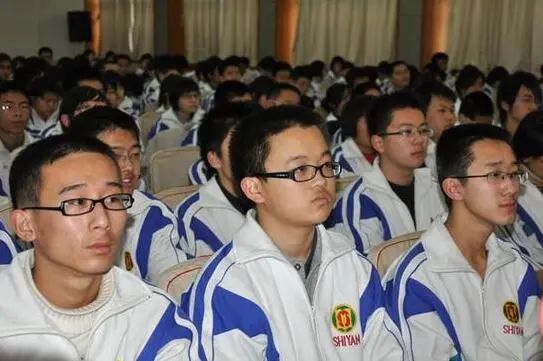 禁止未成年人進(jìn)入KTV，是合理保護(hù)還是矯枉過正？