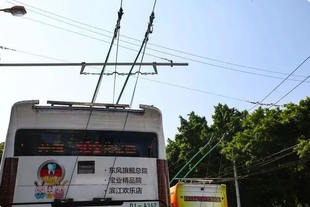 102路擬停運，“孖辮”無軌電車未來會被淘汰嗎？