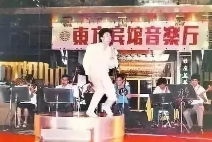 茶樓變身摔角擂臺(tái)，廣東人飲茶玩出新花樣??？