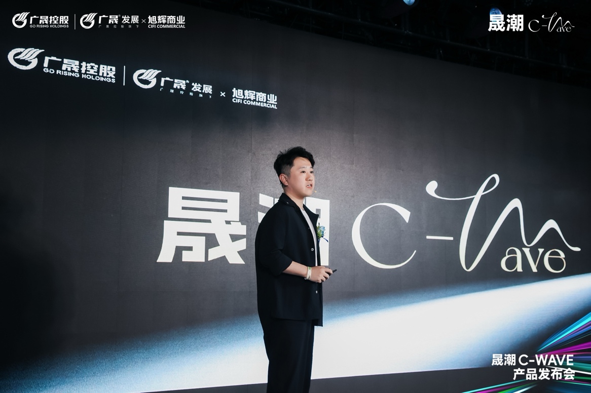穿著西裝筆挺的男子與配字 描述已自動生成