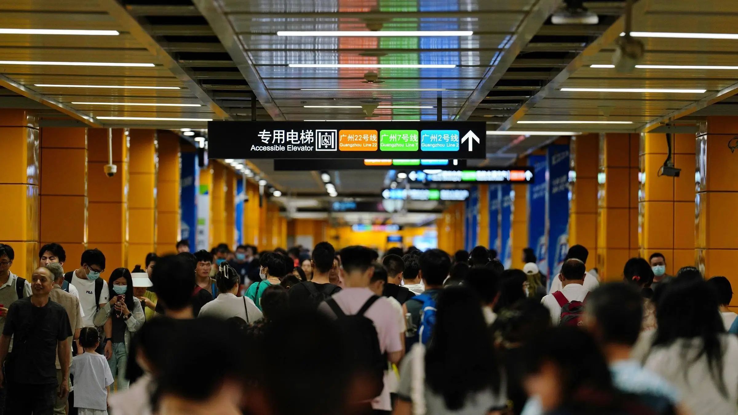 全運會汽車限行：返工靠電雞，是廣州打工仔宿命？