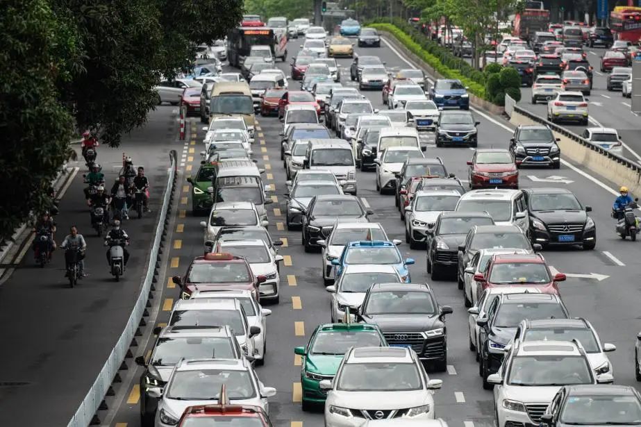 全運會汽車限行：返工靠電雞，是廣州打工仔宿命？