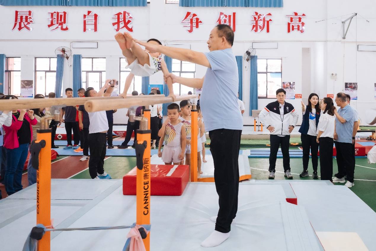 中華全國(guó)體育基金會(huì) 澳門霍英東基金會(huì) 赴貴州基層體育教練員情況調(diào)研